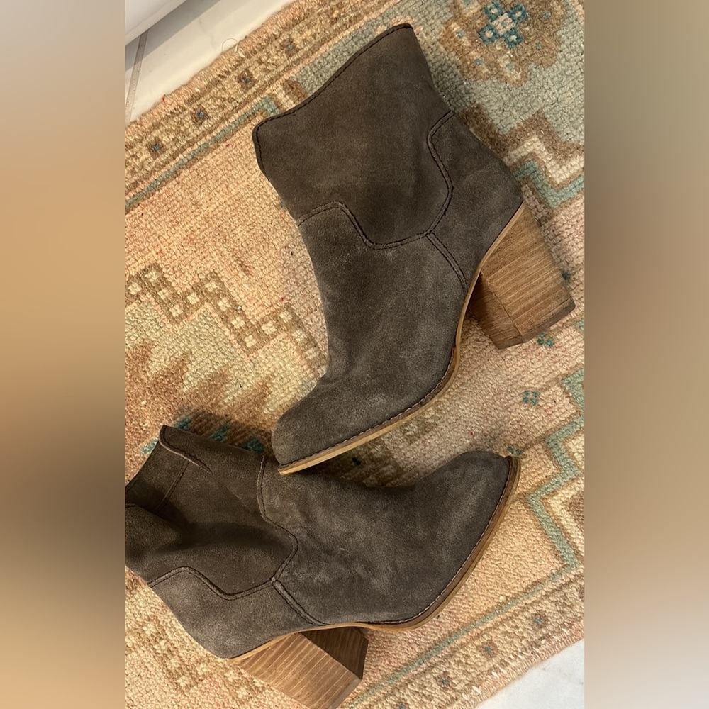 Splendid Avery Gray Suede Boots